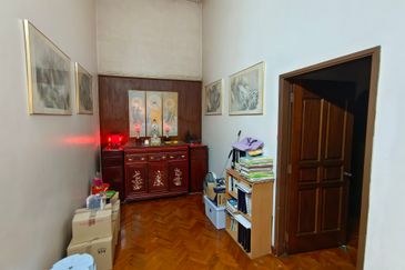 Oug 2 Storey Bungalow High Hill Area for Sale