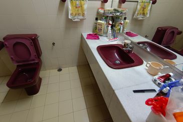 Oug 2 Storey Bungalow High Hill Area for Sale