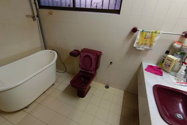 Oug 2 Storey Bungalow High Hill Area for Sale