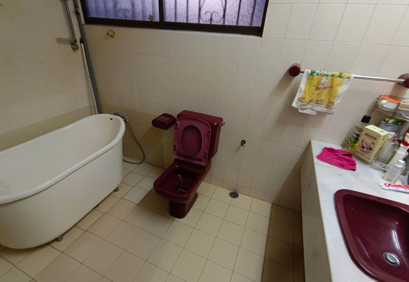 Oug 2 Storey Bungalow High Hill Area for Sale