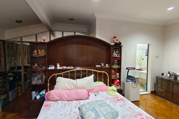 Oug 2 Storey Bungalow High Hill Area for Sale