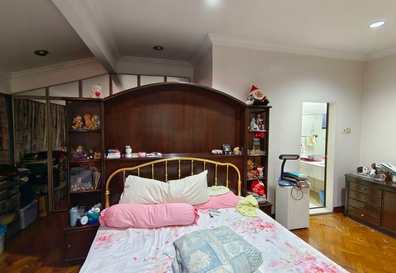 Oug 2 Storey Bungalow High Hill Area for Sale