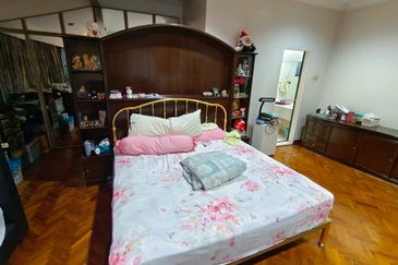 Oug 2 Storey Bungalow High Hill Area for Sale