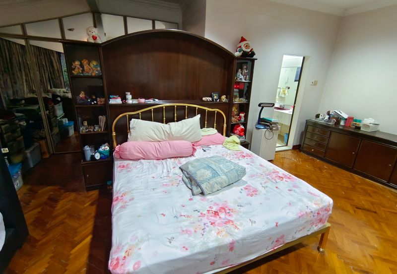 Oug 2 Storey Bungalow High Hill Area for Sale