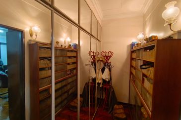 Oug 2 Storey Bungalow High Hill Area for Sale