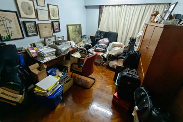 Oug 2 Storey Bungalow High Hill Area for Sale