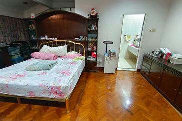 Oug 2 Storey Bungalow High Hill Area for Sale