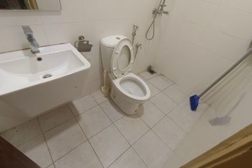 Oug/Happy Garden New 4.5 Storey Terrace House With Lift For Sale