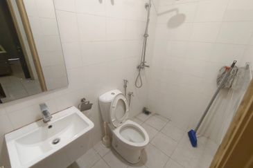 Oug/Happy Garden New 4.5 Storey Terrace House With Lift For Sale