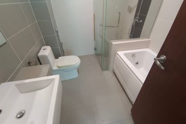 Oug/Happy Garden New 4.5 Storey Terrace House With Lift For Sale