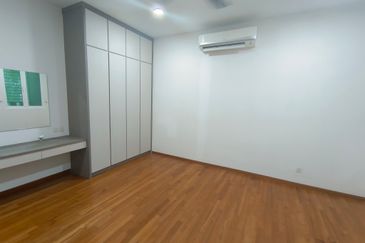 Oug/Happy Garden New 4.5 Storey Terrace House With Lift For Sale