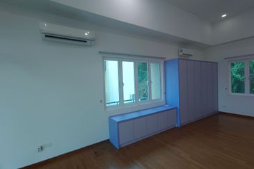 Oug/Happy Garden New 4.5 Storey Terrace House With Lift For Sale