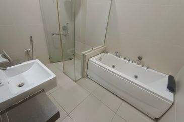 Oug/Happy Garden New 4.5 Storey Terrace House With Lift For Sale