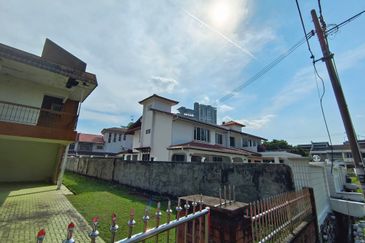 OUG 2 Storey Corner Bungalow Suitable for Business Usage