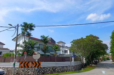 OUG 2 Storey Corner Bungalow Suitable for Business Usage