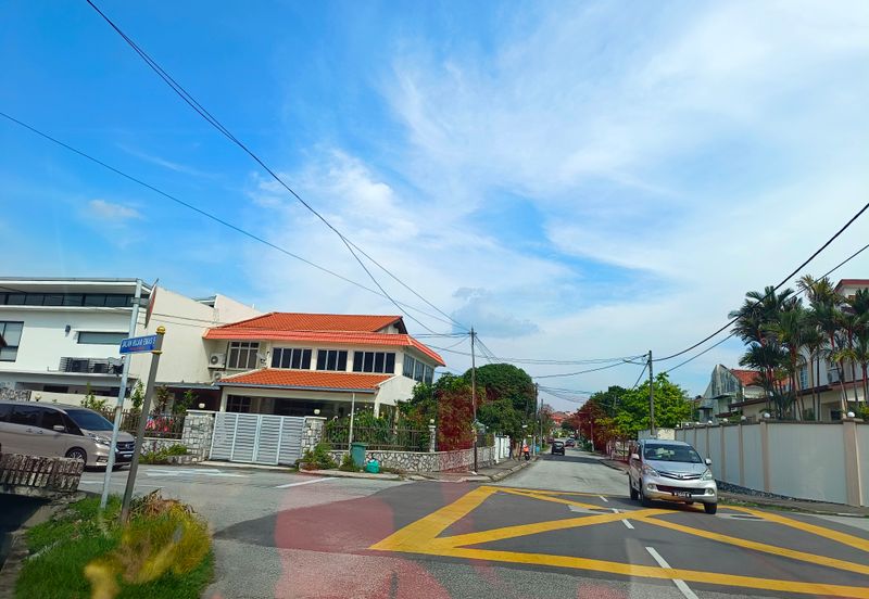 OUG 2 Storey Corner Bungalow Suitable for Business Usage