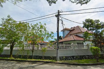 OUG 2 Storey Corner Bungalow Suitable for Business Usage