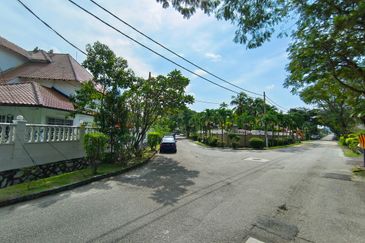 OUG 2 Storey Corner Bungalow Suitable for Business Usage