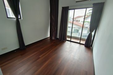 OUG 3 Storey Bungalow For Sale