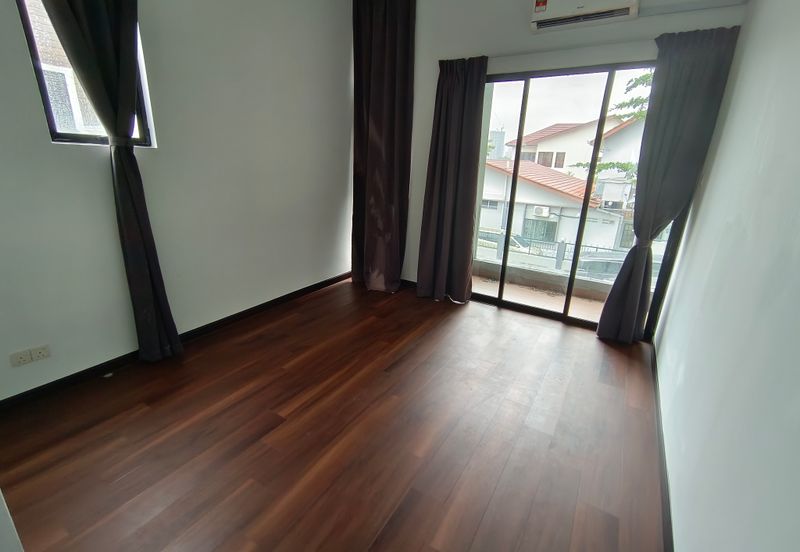 OUG 3 Storey Bungalow For Sale