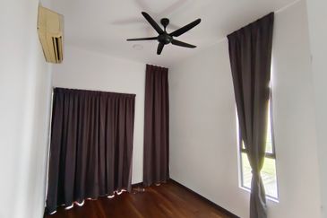 OUG 3 Storey Bungalow For Sale