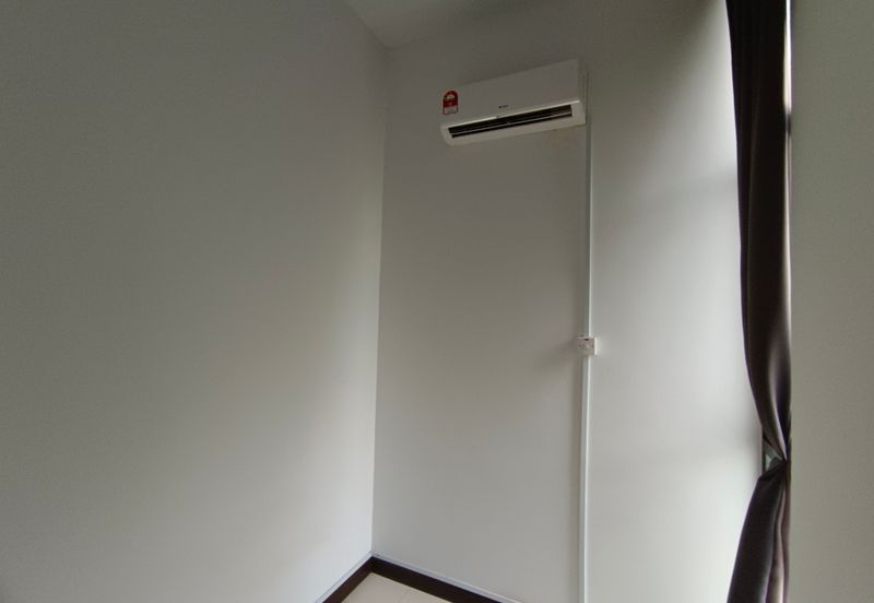 OUG 3 Storey Bungalow Partial Furnished For Rent