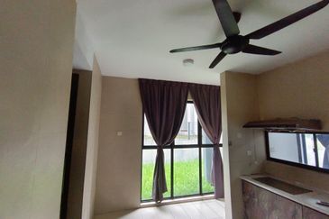 OUG 3 Storey Bungalow Partial Furnished For Rent