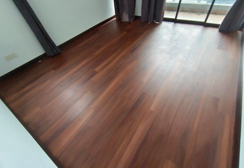 OUG 3 Storey Bungalow Partial Furnished For Rent