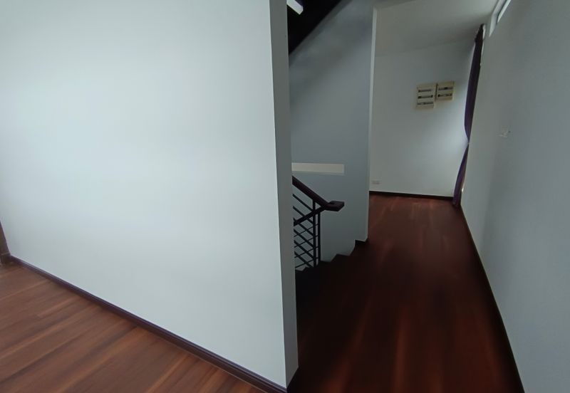 OUG 3 Storey Bungalow Partial Furnished For Rent