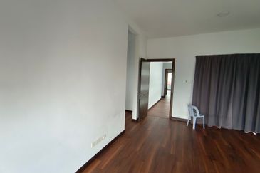 OUG 3 Storey Bungalow Partial Furnished For Rent