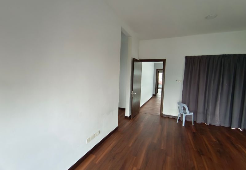 OUG 3 Storey Bungalow Partial Furnished For Rent