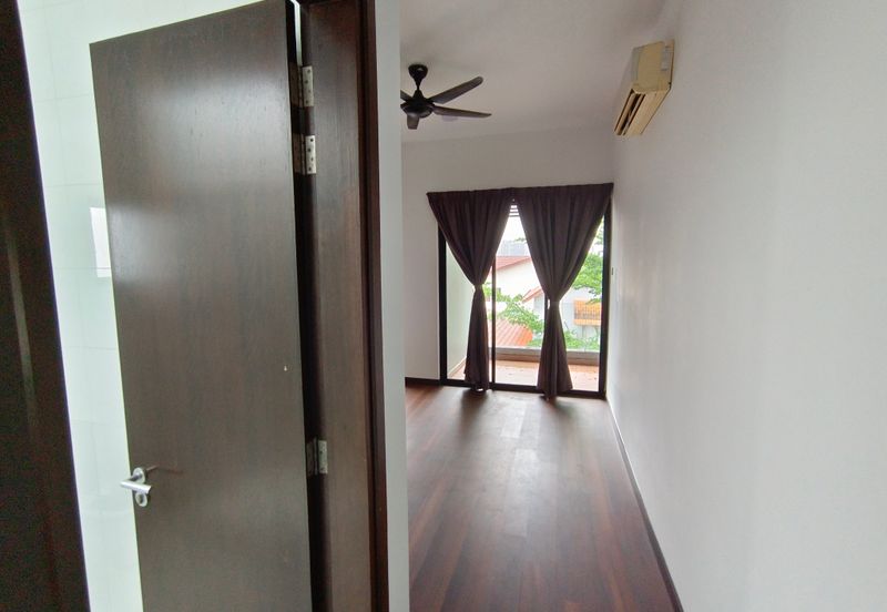 OUG 3 Storey Bungalow Partial Furnished For Rent