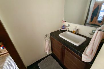 Oug/Taman United Renovated 2 Storey Bungalow High Hill Area for Sale