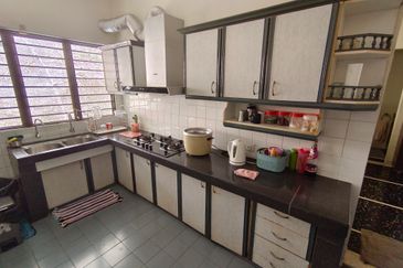 Oug/Taman United Renovated 2 Storey Bungalow High Hill Area for Sale