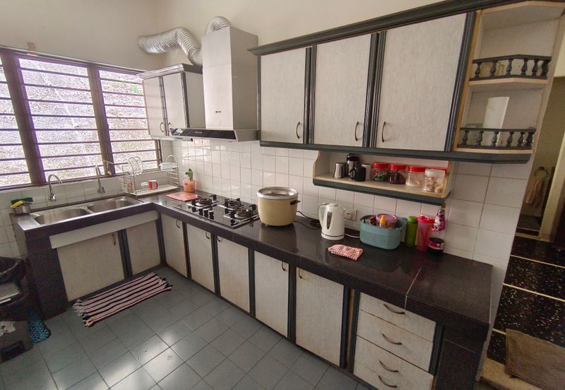 Oug/Taman United Renovated 2 Storey Bungalow High Hill Area for Sale