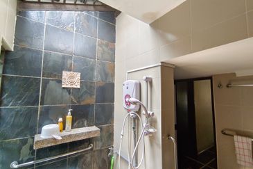 Oug/Taman United Renovated 2 Storey Bungalow High Hill Area for Sale