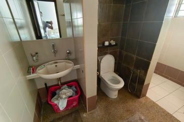 Oug/Taman United Renovated 2 Storey Bungalow High Hill Area for Sale