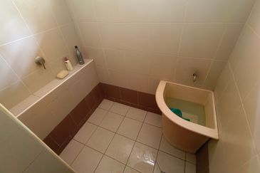 Oug/Taman United Renovated 2 Storey Bungalow High Hill Area for Sale