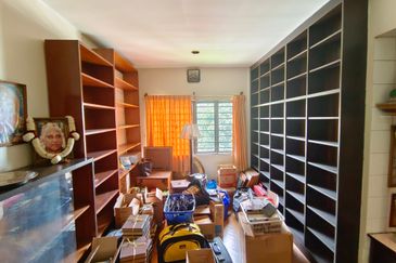 Oug/Taman United Renovated 2 Storey Bungalow High Hill Area for Sale