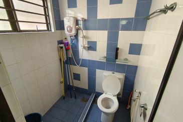 Oug/Taman United Renovated 2 Storey Bungalow High Hill Area for Sale