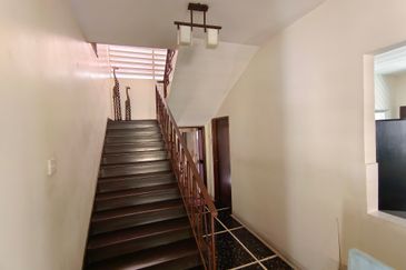 Oug/Taman United Renovated 2 Storey Bungalow High Hill Area for Sale