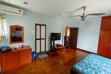 Oug/Taman United Renovated 2 Storey Bungalow High Hill Area for Sale