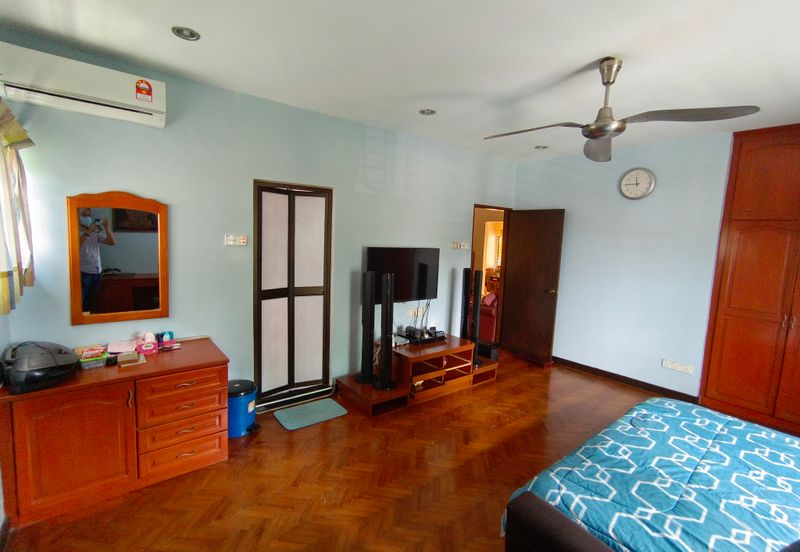 Oug/Taman United Renovated 2 Storey Bungalow High Hill Area for Sale