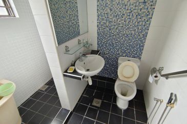 Oug/Taman United Renovated 2 Storey Bungalow High Hill Area for Sale