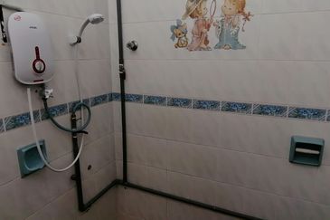 Oug 2 Storey Terrace House For Rent