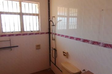 Oug 2 Storey Terrace House For Rent