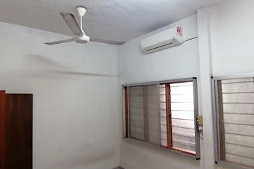 Oug 2 Storey Terrace House For Rent