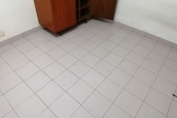 Oug 2 Storey Terrace House For Rent