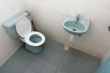 Oug 2 Storey Terrace House For Rent