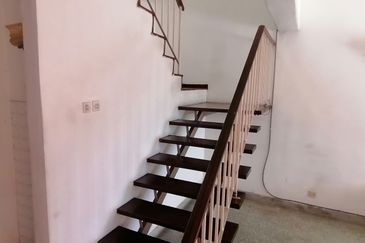 Oug 2 Storey Terrace House For Rent